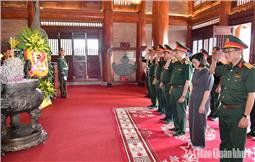 Đoàn công tác Quân khu dâng hương tri ân anh hùng liệt sĩ tại một số di tích lịch sử trên địa bàn tỉnh Thái Nguyên